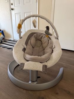 Nuna LEAF Baby Bouncer Seat with Toy Bar