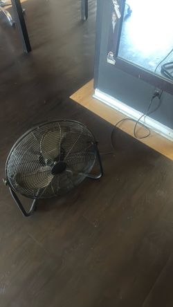 Powerful floor fan works like new