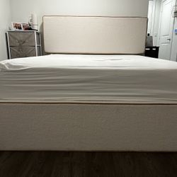 Queen Beds Whit Storage 