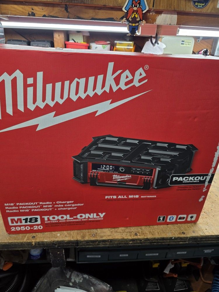 Milwaukee m18 packout radio