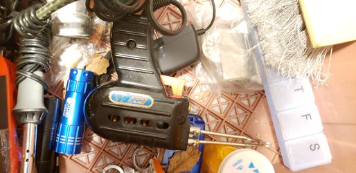Plastic containers, wires, soldier tool, metal water bottle