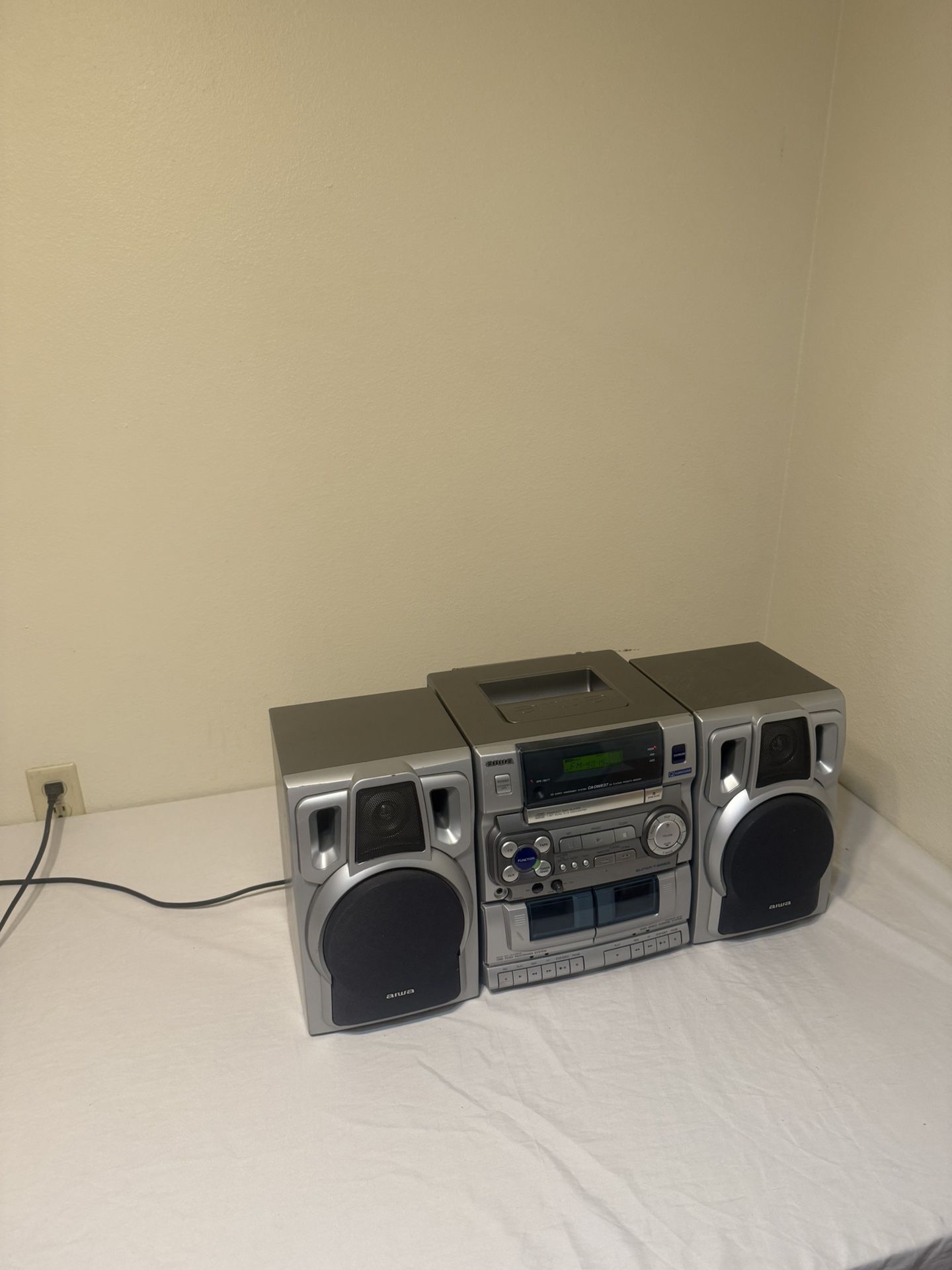 Vintage Aiwa CA-DW637 Stereo Boombox – CD & Radio Work, Cassette Not Tested Properly – Retro Look!