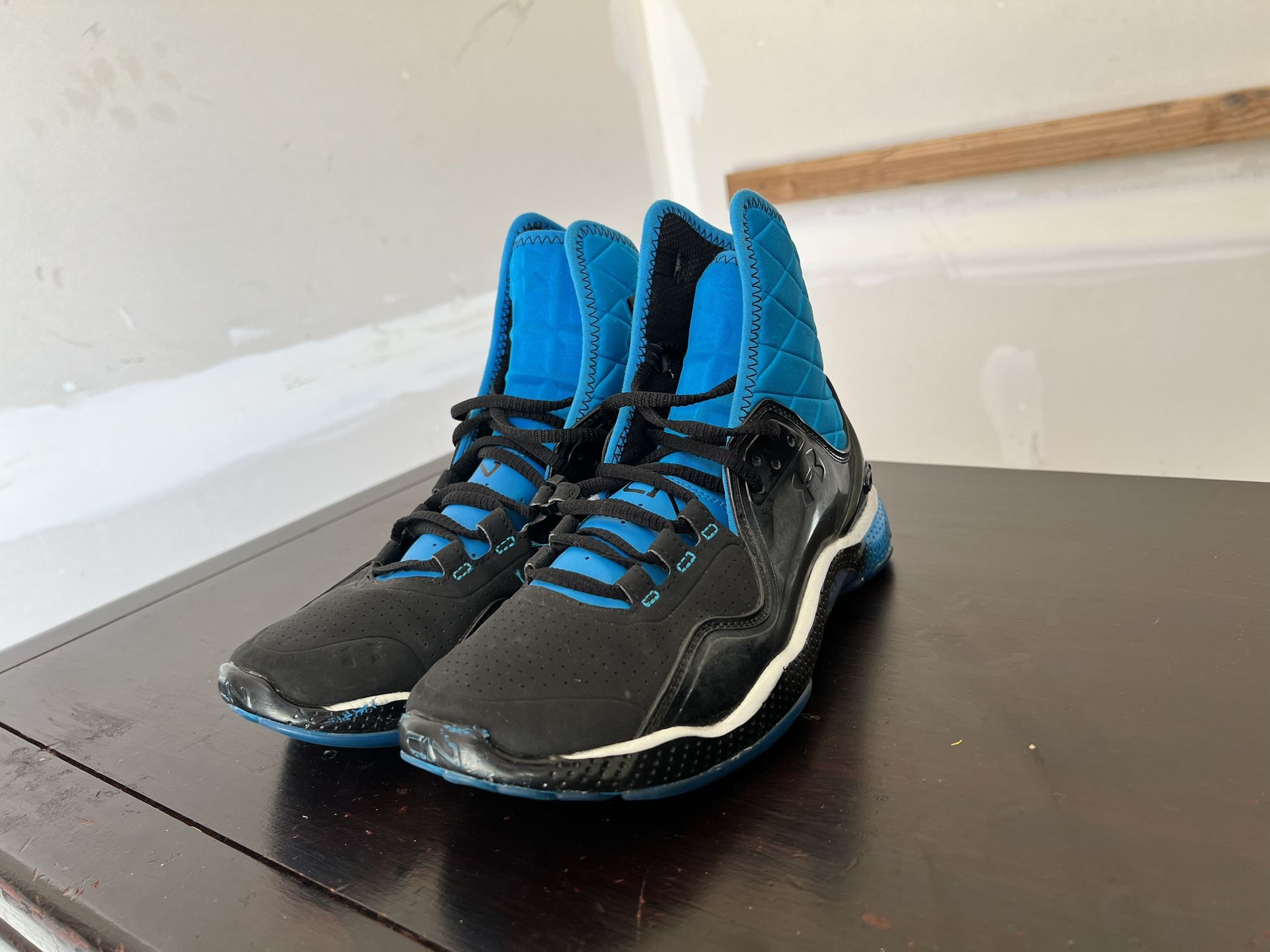 Under Armour Cam Shoe 7Y Used