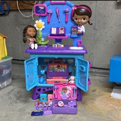 Doc Mcstuffins Medical Center Talks Lights Up 38 Inches Tall 24 Inches Long 