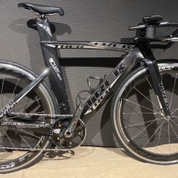 Full Carbon Fiber Trek Speed Concept On ZIPP wheelset 