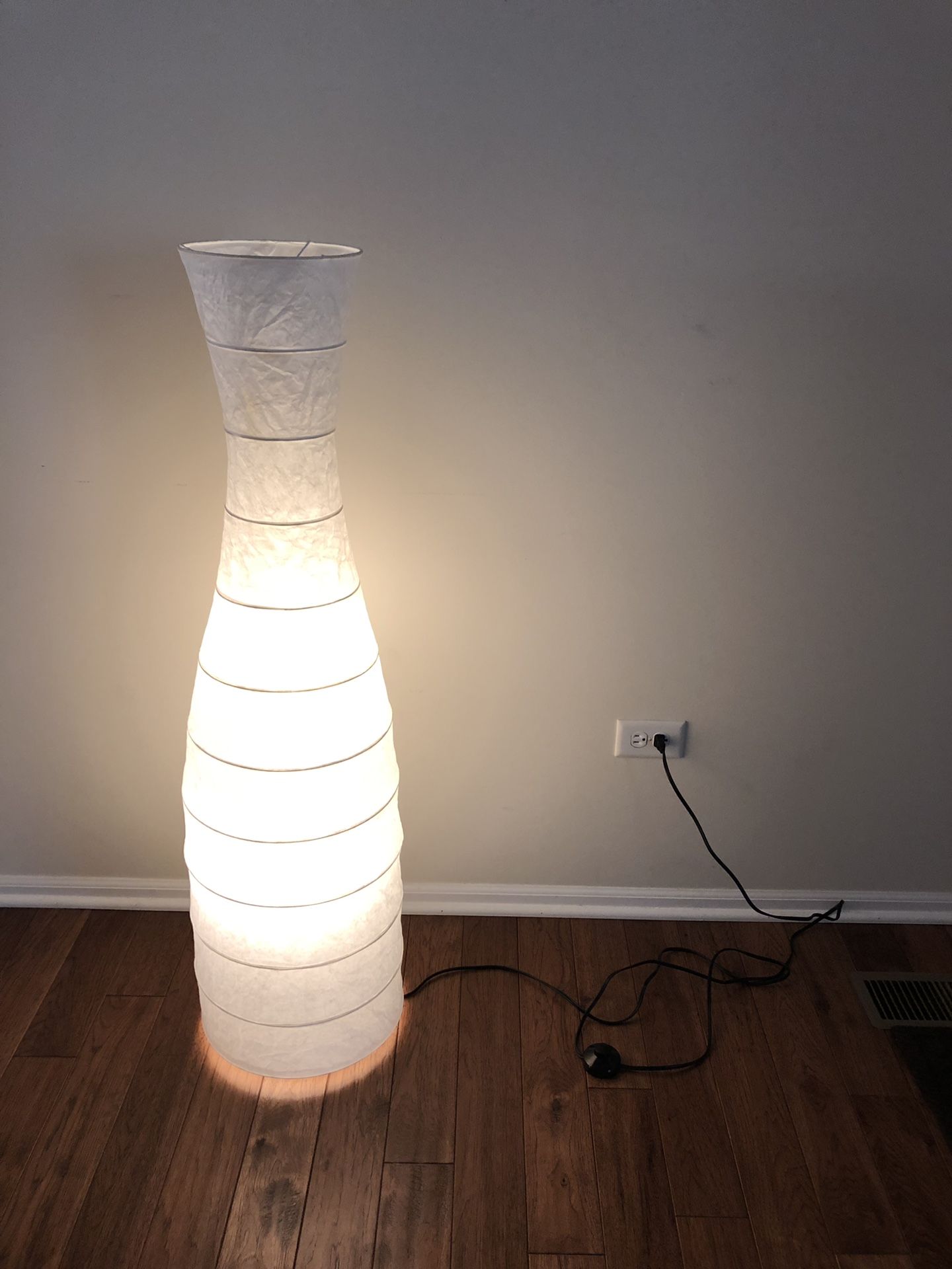 Vase shaped floor lamp