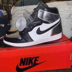 Air Jordan 1 Retro High (Silver Toe)