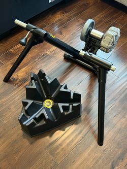 CycleOps fluid/hydraulic trainer with stand
