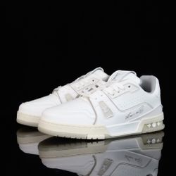 Retro basketball shoes