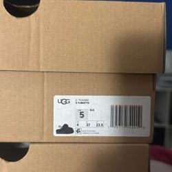 K Funkette Uggs Slipper size 5