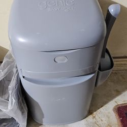 Litter Genie Easy Roll Cat Litter Disposal Pail | Odour Control, Refill Bags & Scoop
 (Cash only)