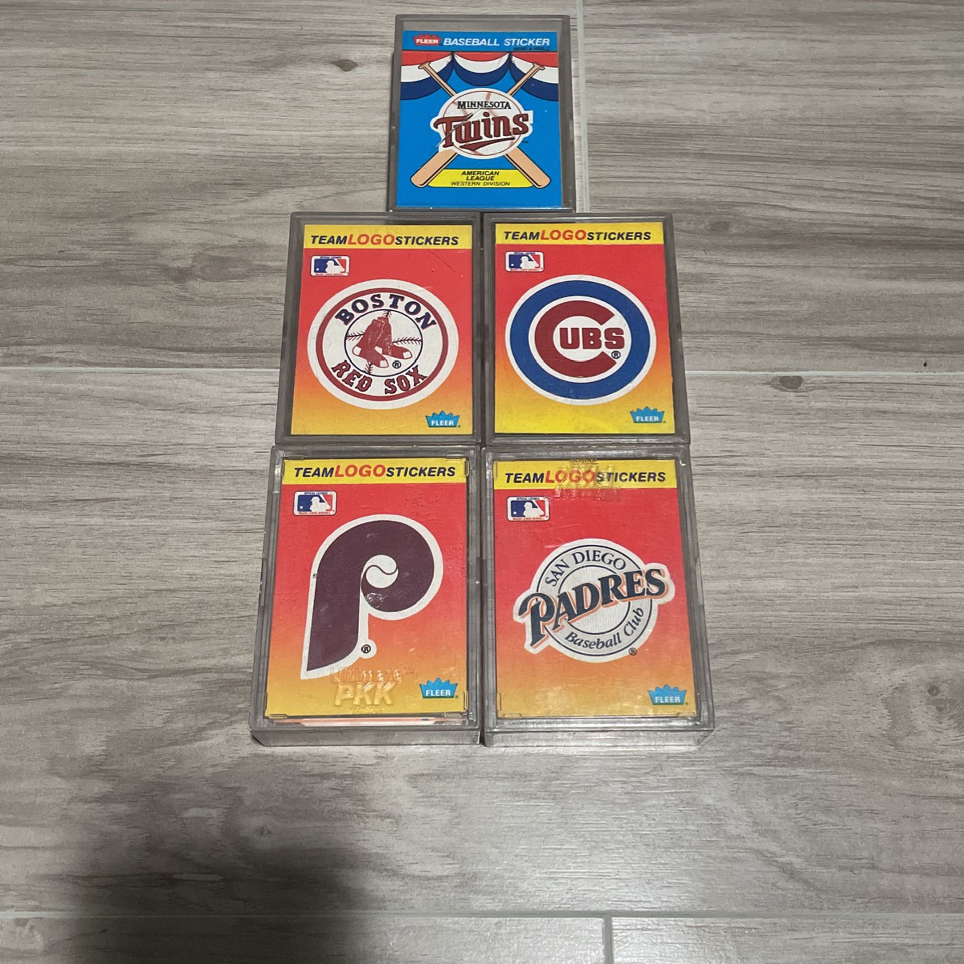 MLB Fleer Trading Sports Cards (Mint Condition) 