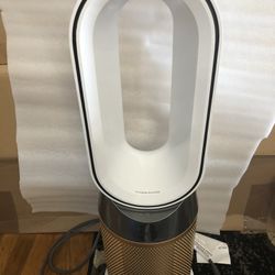 Dyson Pure Hot + Cool Fan,Heater, Air Purifier HP06 Cryptomic (Gunmetal/Bronze).   In good , clean condition working condition . Comes with remote .  