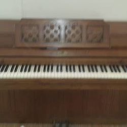 1977 Wurlitzer Oak Piano With Bench 