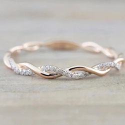 NEW Rose Gold Tone Diamond Twist Ring Simple & Fashionable New with Organza Gift Bag