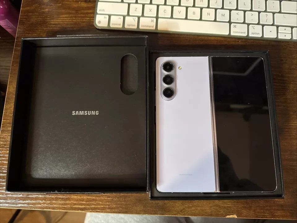 Samsung Galaxy Z Fold5 - 512 GB - Samsung Care+(Covered Until August 2025)