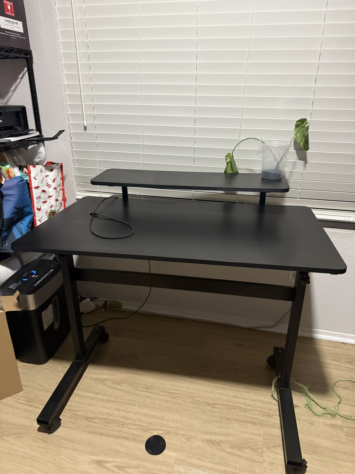 Black Desk