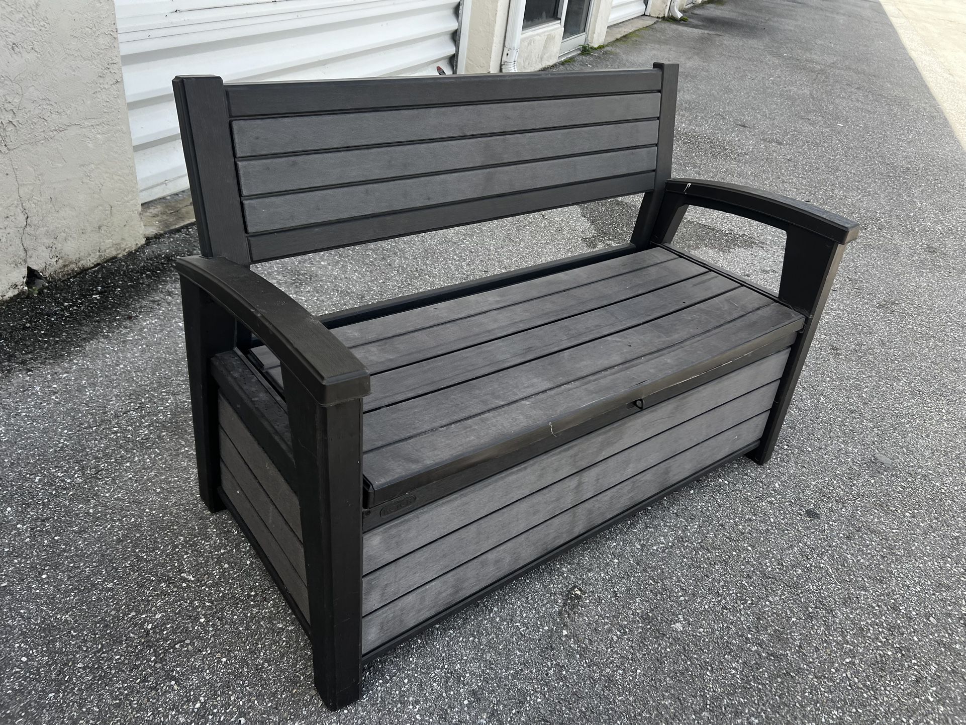 Keter Outdoor Resin Flip Top Storage Deck Box Bench! Crack in the lid. Otherwise good condition! 52x23x35x17.5in