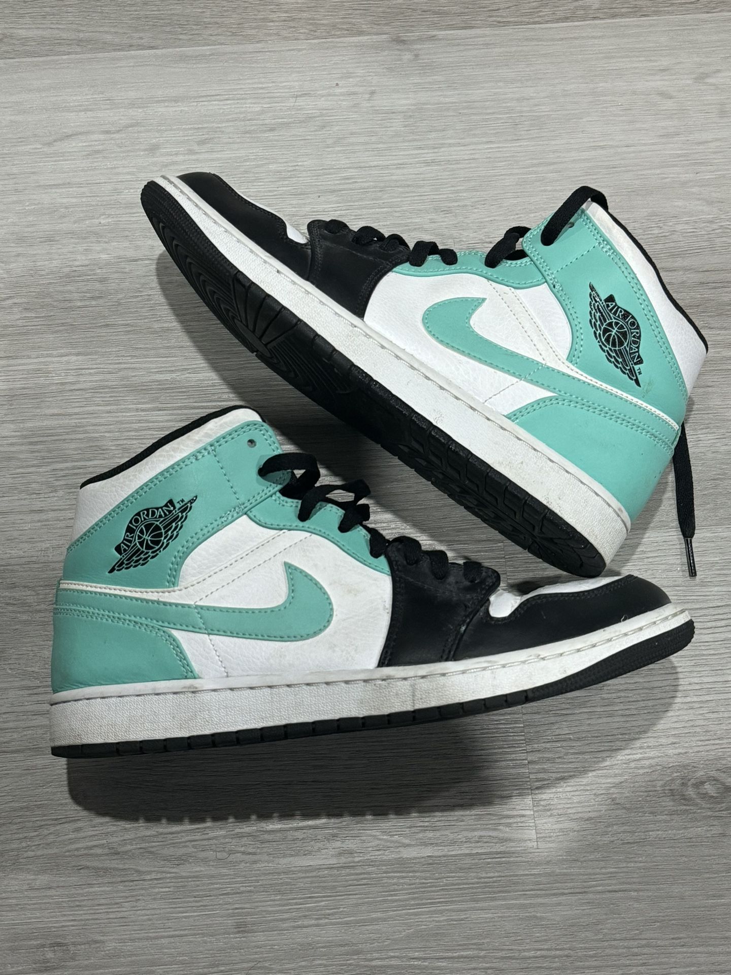 Air Jordan Mid Tropical Twist Igloo