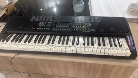 61-Key Electronic Keyboard – Great Condition! 🎹
