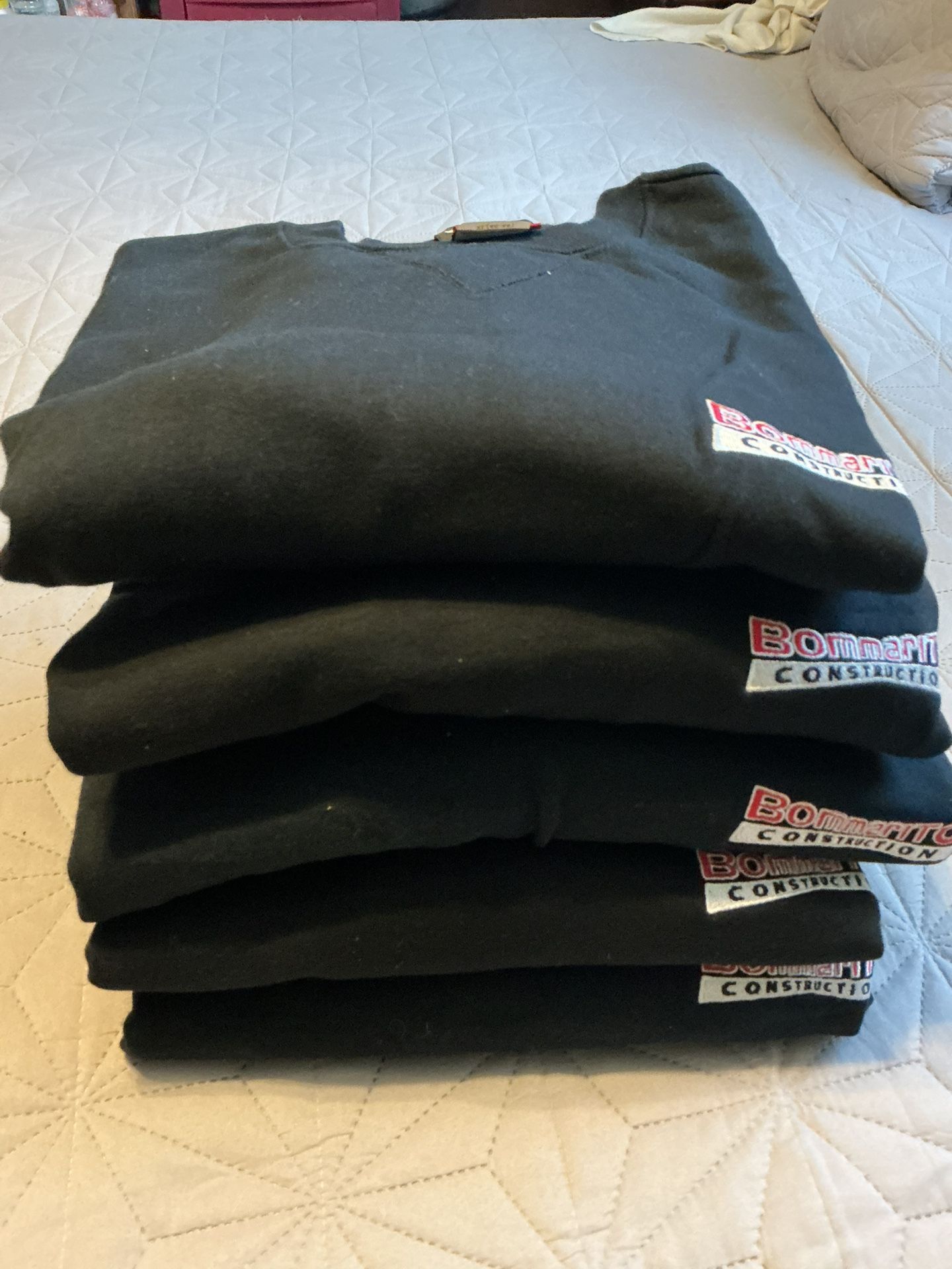 Men’s Sweatshirts All Are New Up To 17 Available