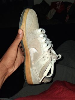 Size 9  off white asking for 10