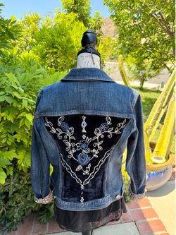Chicos Denim Jean Jacket with Leopard Cuffs 99% Cotton  with Spandex and Cotton Lining-Size 1