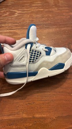 7C Jordan4s military blue