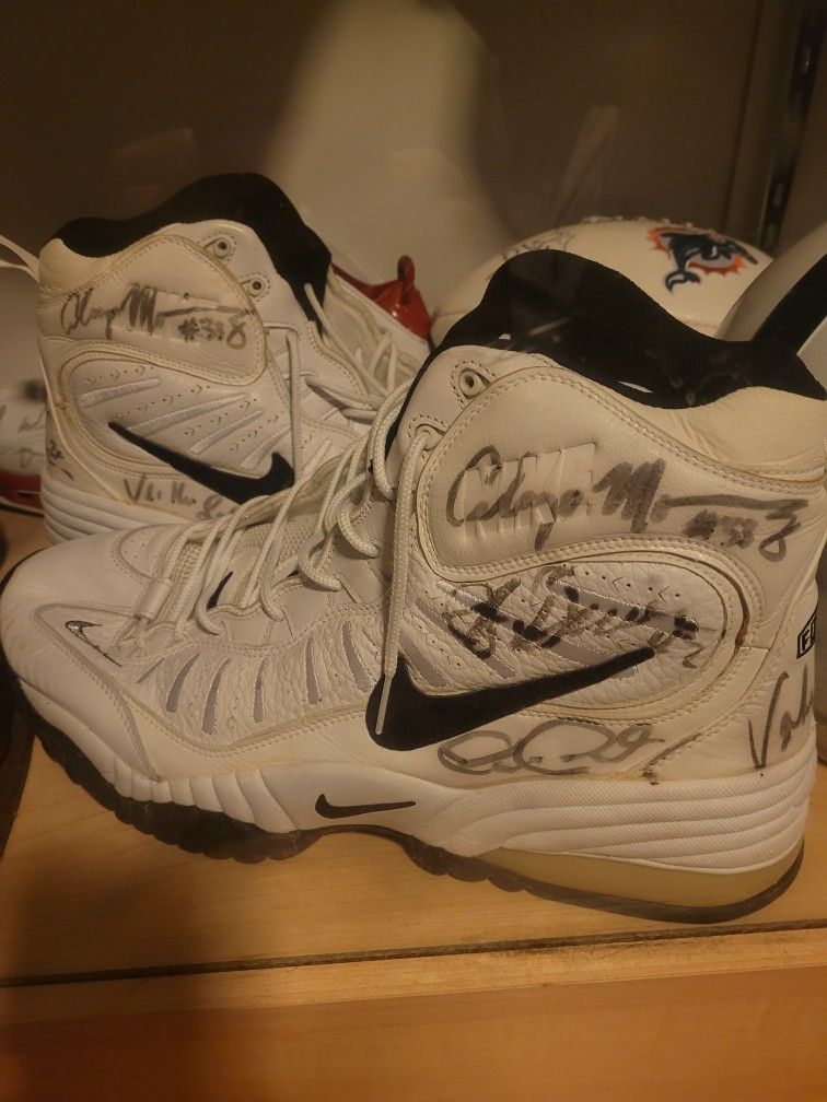 Alonzo Mourning Miami Heat Game Used Team Signed Shoes