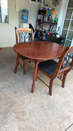 Small Dining table and 2 Chairs