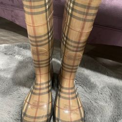 Burberry rain boots 