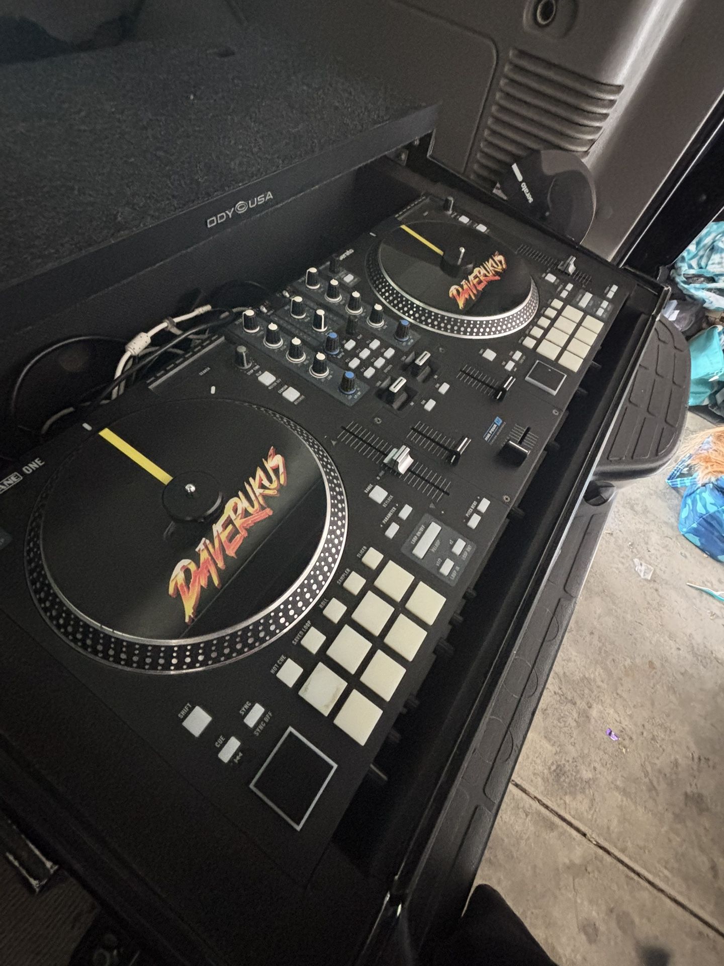 DJ CONTROLLER