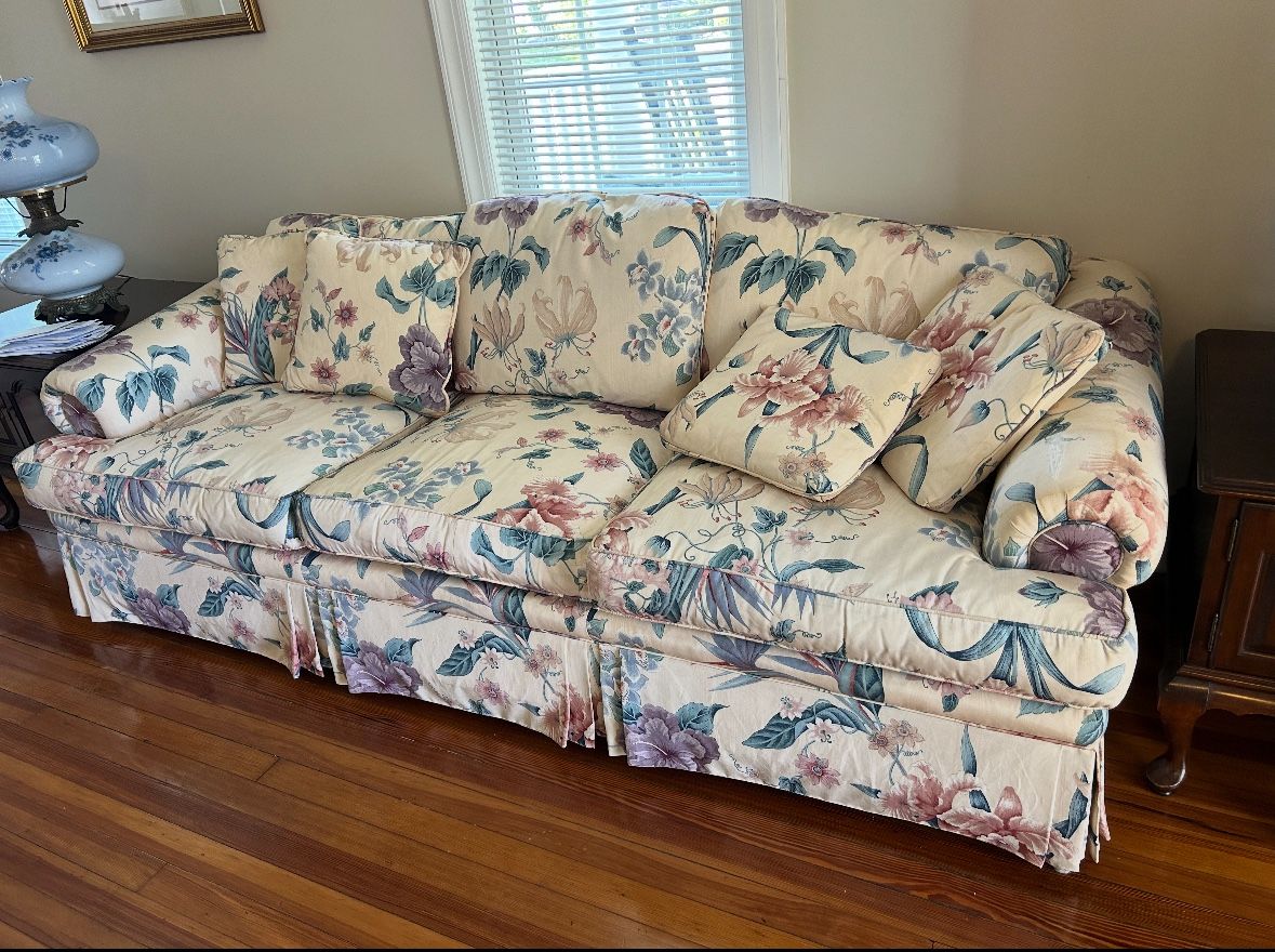 Ethan Allen Sofa & love seat