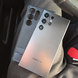S24 Ultra • Unlocked 🔐 • 256 GB • Mint Condition (Price Firm)