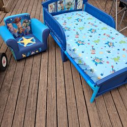 Kids bed 🛌 toys story comes with little seat