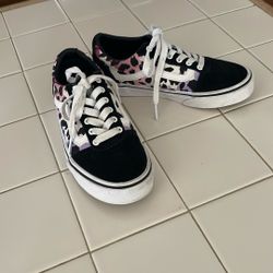 Vans / Girls / Size 1   $25