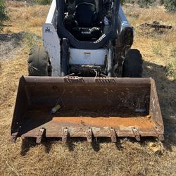 68” BOBCAT BUCKET
