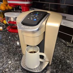 Keurig K-Elite in perfect condition (makes iced coffee too)