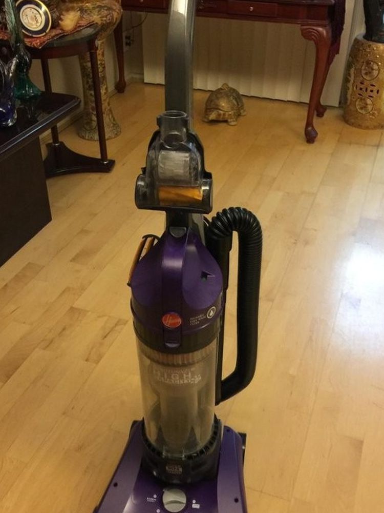 Hoover Wind tunnel 2 Pet Vacuum. Has Both Pet Upholstery Tool & Pet Turbo Tool, Excellent Condition. $ 25