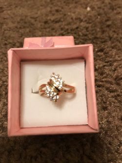 Women's 18 kt gold plated round rhinestone crystal wedding ring / size 8