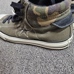 Camo Converse Hightops Sz 9