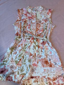 New with tags Beautiful Rachel Zoe Linen blend Vintage Romantic Floral Romper