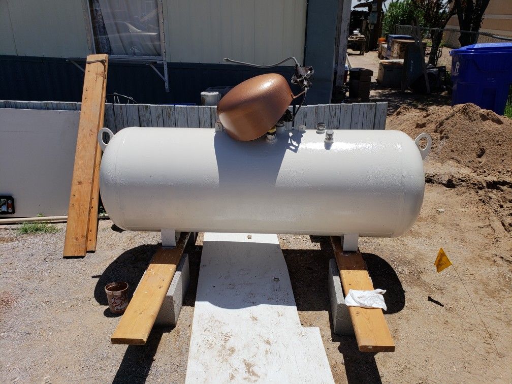 150 gallon propane tank (empty) with regulator