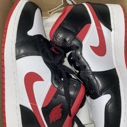 Jordan 1 Mid 4 Y