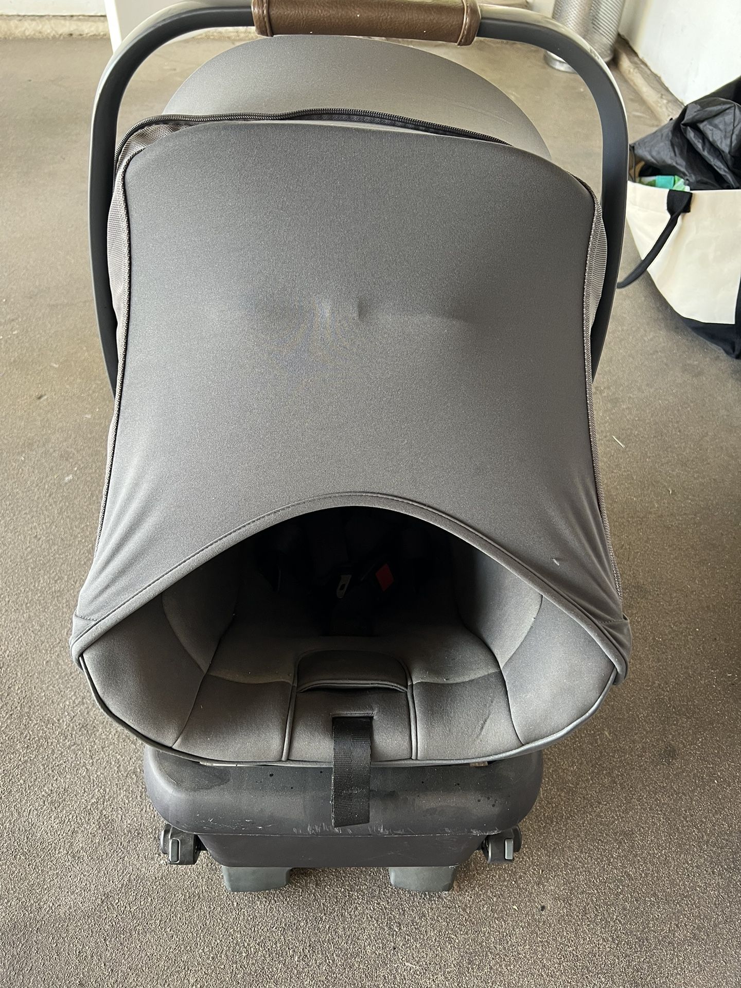 PIPA Lite LX Infant Car Seat with Canopy