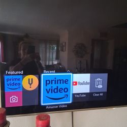 Samsung Smart TV 65in + Mount and Remote Control
