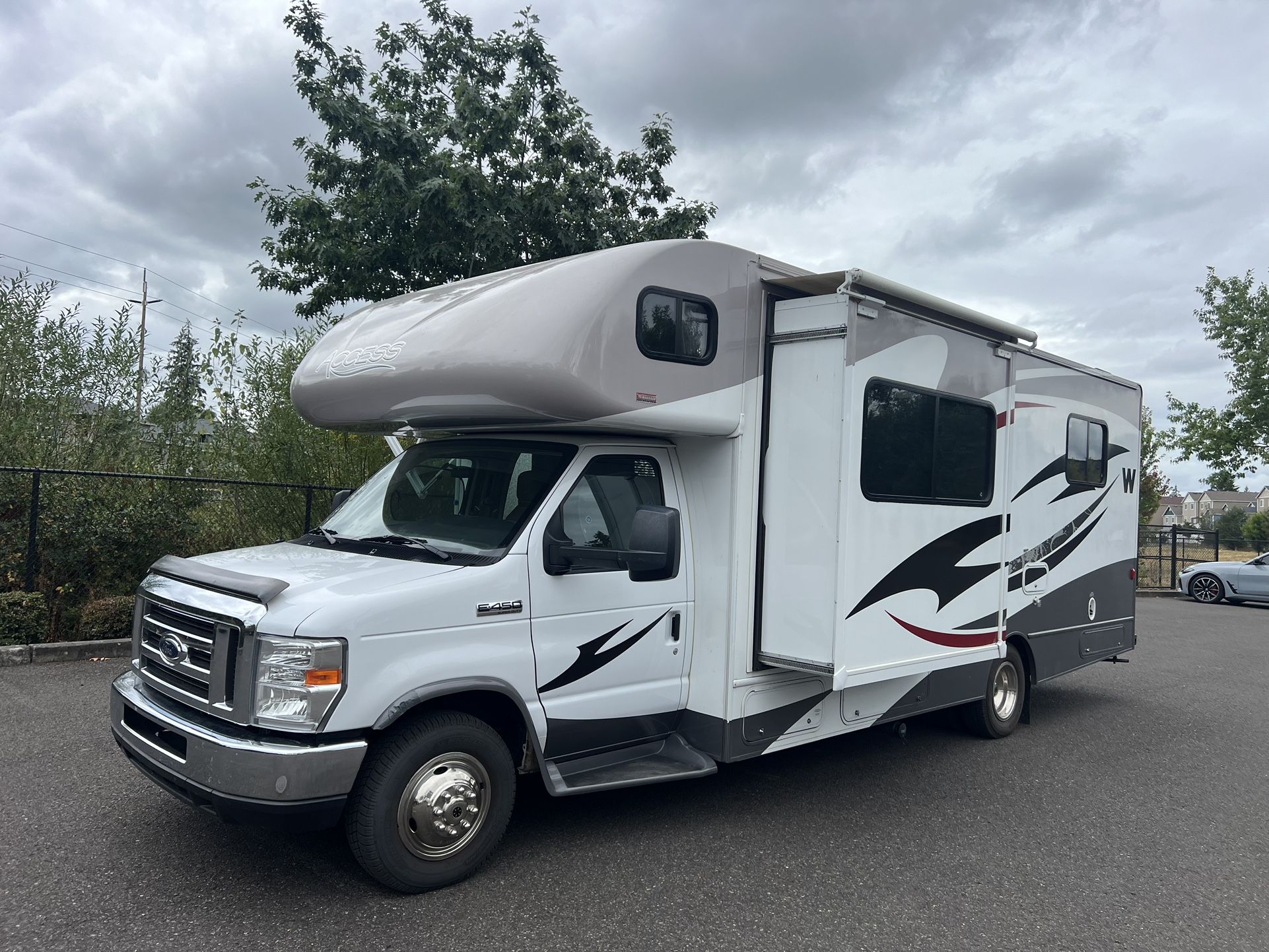 2013 Winnebago Access Premier Series M-26QP