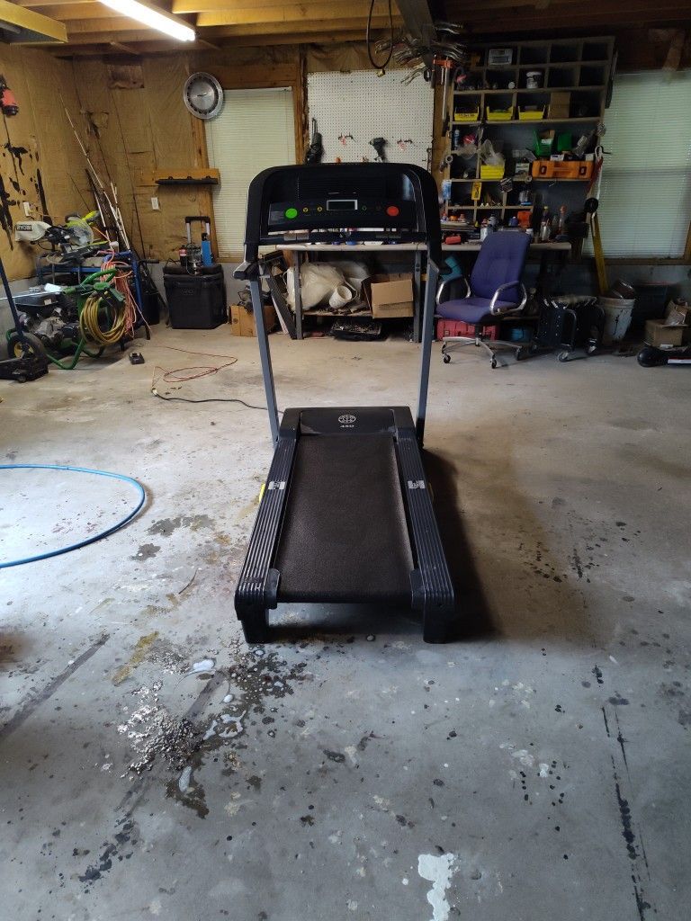 Gold's Gym Treadmill for Sale in Windsor, VA OfferUp