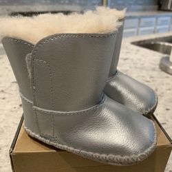 Authentic UGG Australia cassie metallic infant boots 2/3