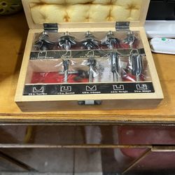 DeWalt 1.5 Hp Router with Craftsman Bit At 